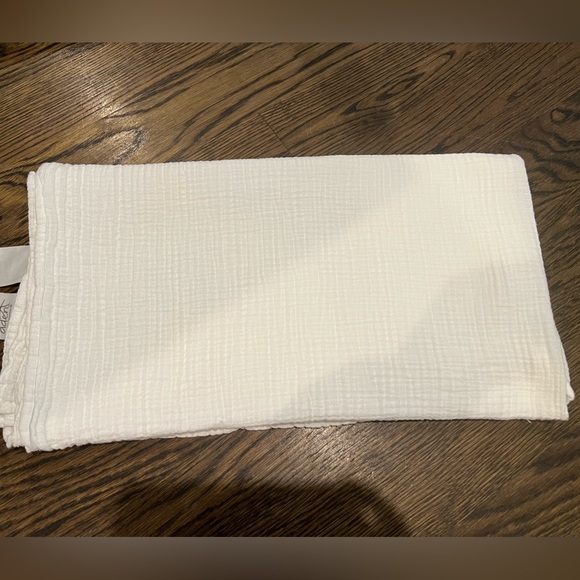 Bundle of 4 ‘Aden + Anais’ Beautiful Baby Swaddles! - Picture 11 of 14